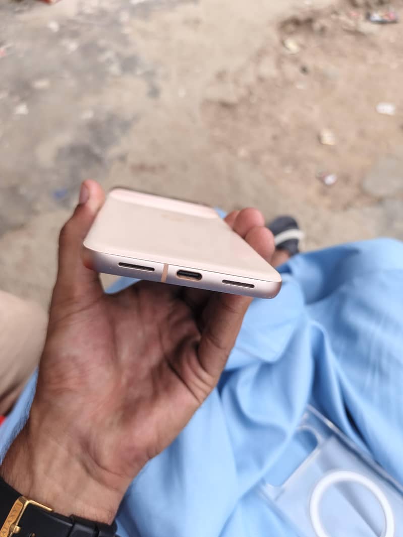 Google Pixel 8 3