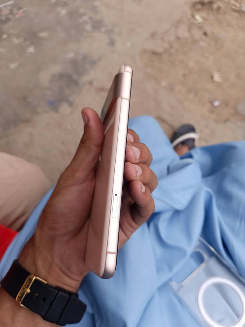 Google Pixel 8 4