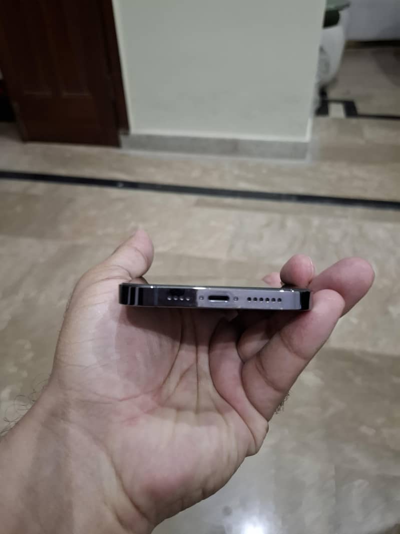 Apple iPhone 14 Pro Max 4