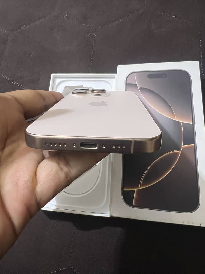Apple iPhone 16 Pro 1