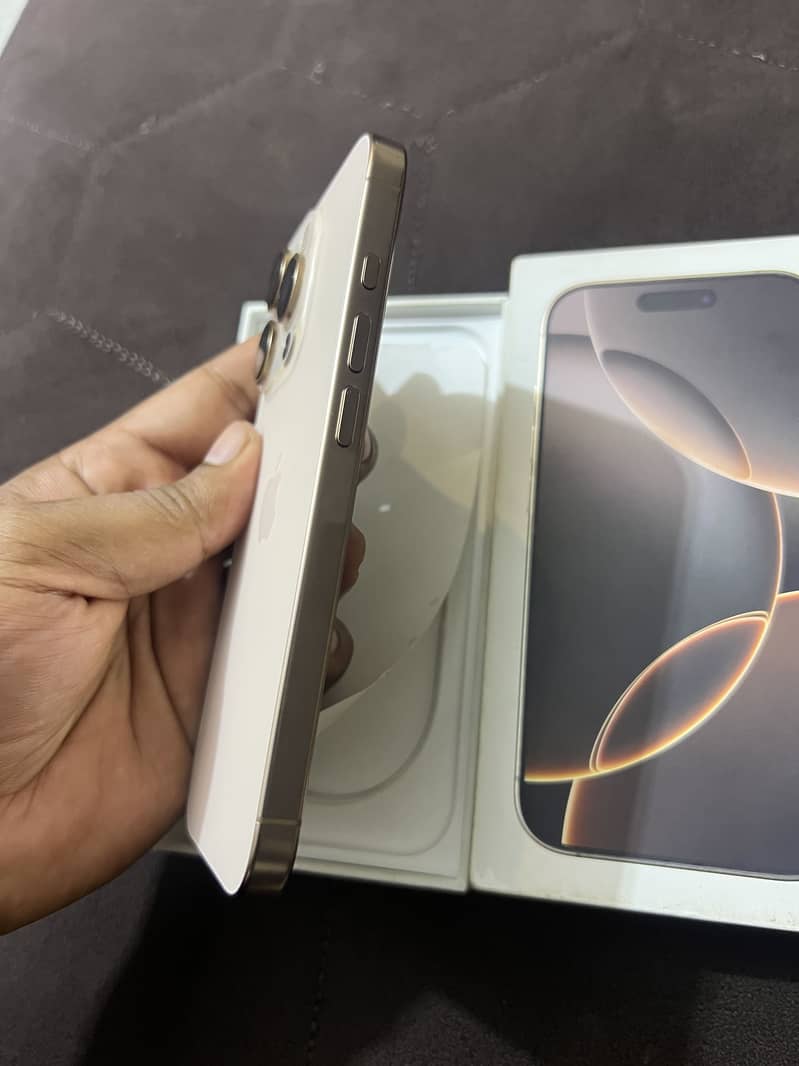 Apple iPhone 16 Pro 3