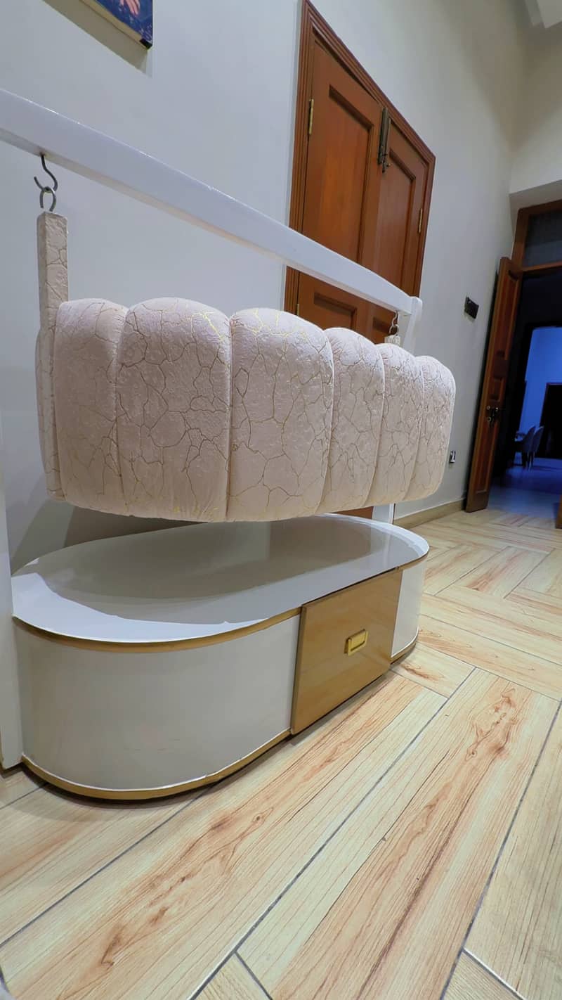 Baby cot 2
