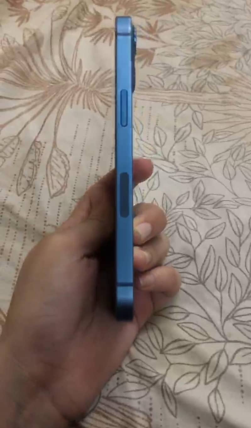 Apple iPhone 13 2