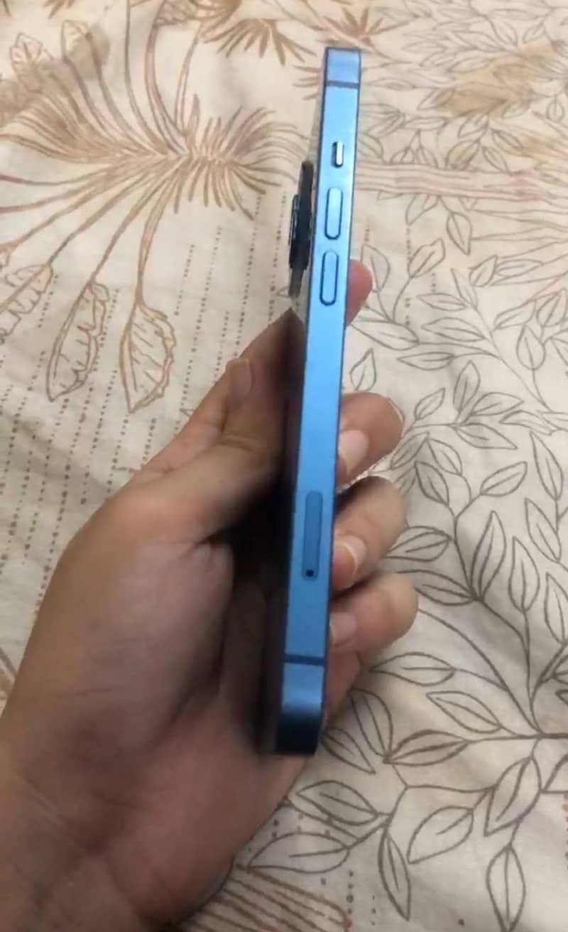 Apple iPhone 13 3