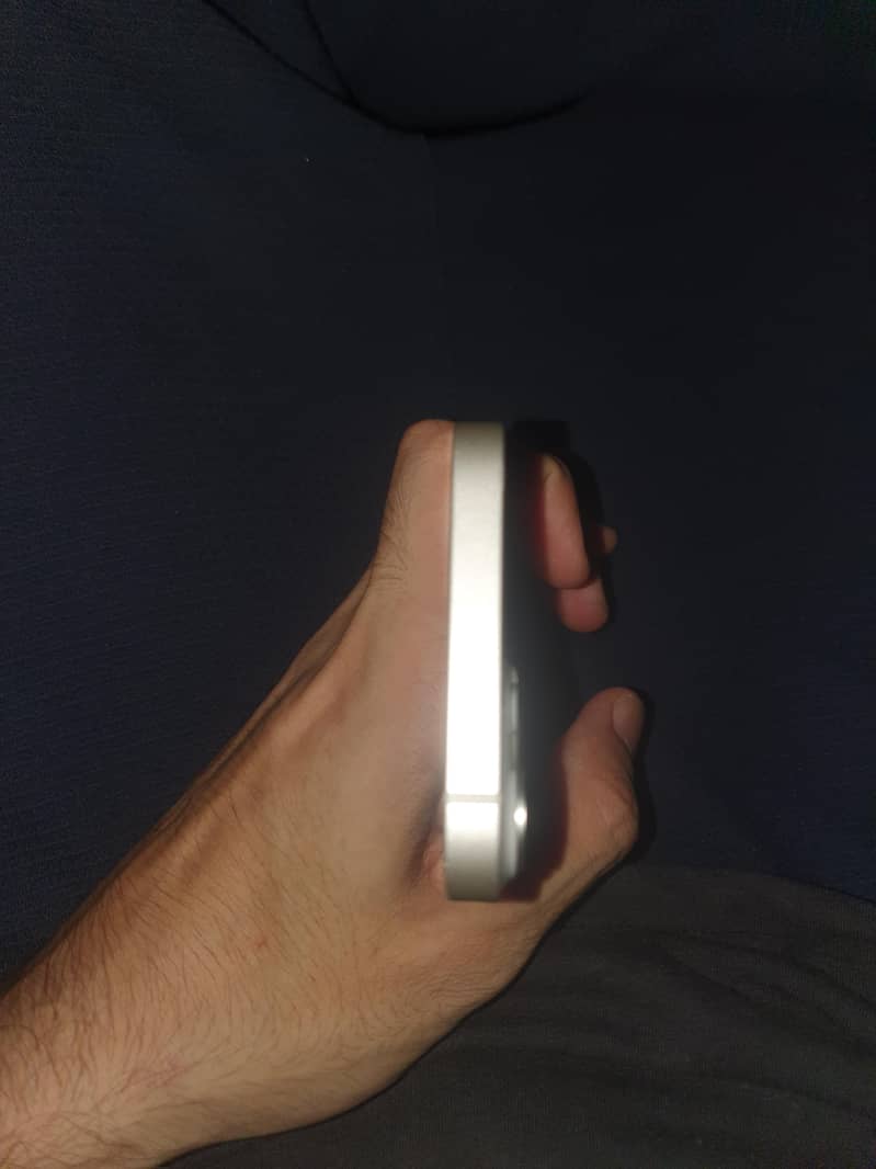 Apple iPhone 14 4