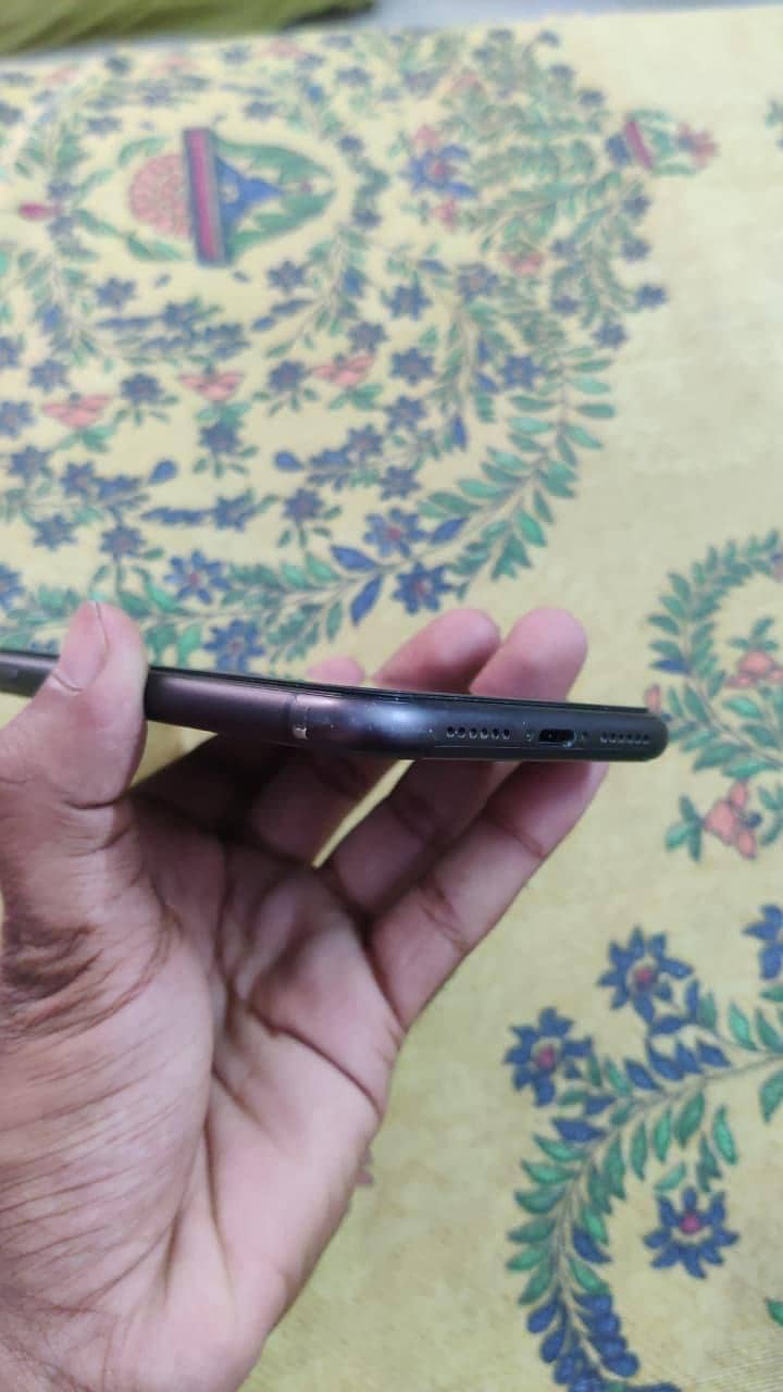 Apple iPhone 11 3