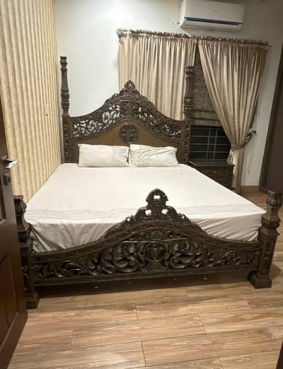 Beautiful Heavy Wooden Carved King Size Bed – Excellent Condition