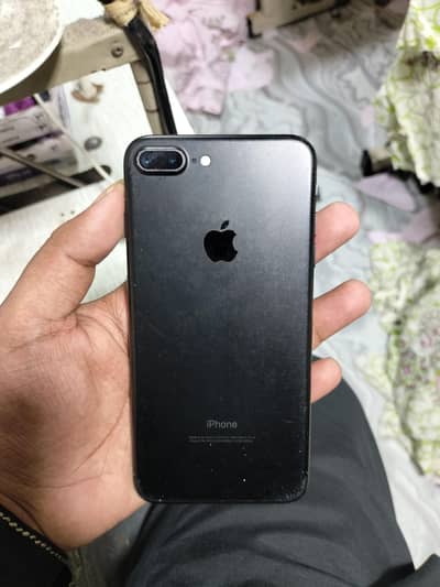 Apple iPhone 7 Plus.    03233778123