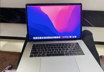 MacBook Pro i7 2019 16inch