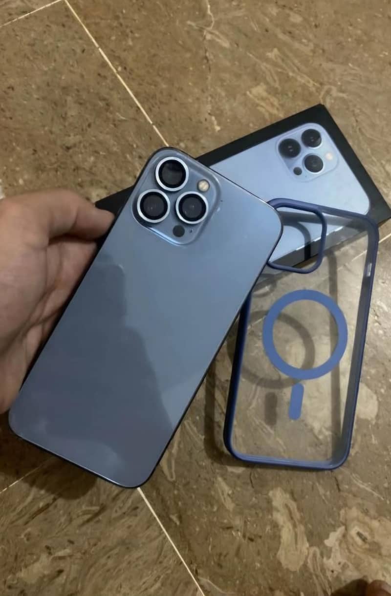 Apple iPhone 13 Pro Max 0