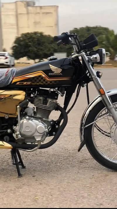 HONDA 125 GOLDEN EDITION TOP OF THELINE MODEL