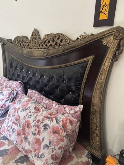 Furniture bed almirah dressing table sides table complete set for sell