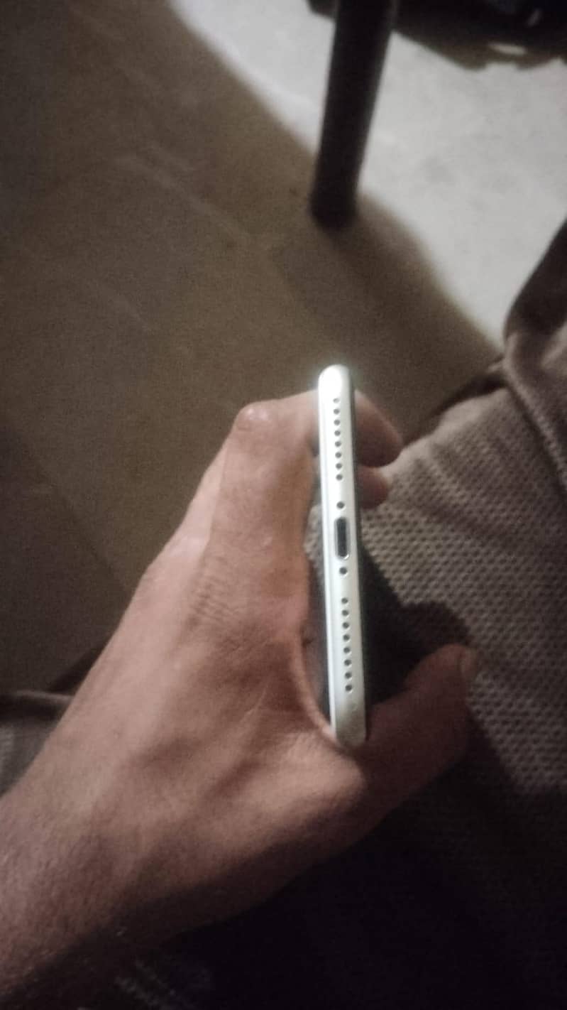 Apple iPhone 7 Plus 2
