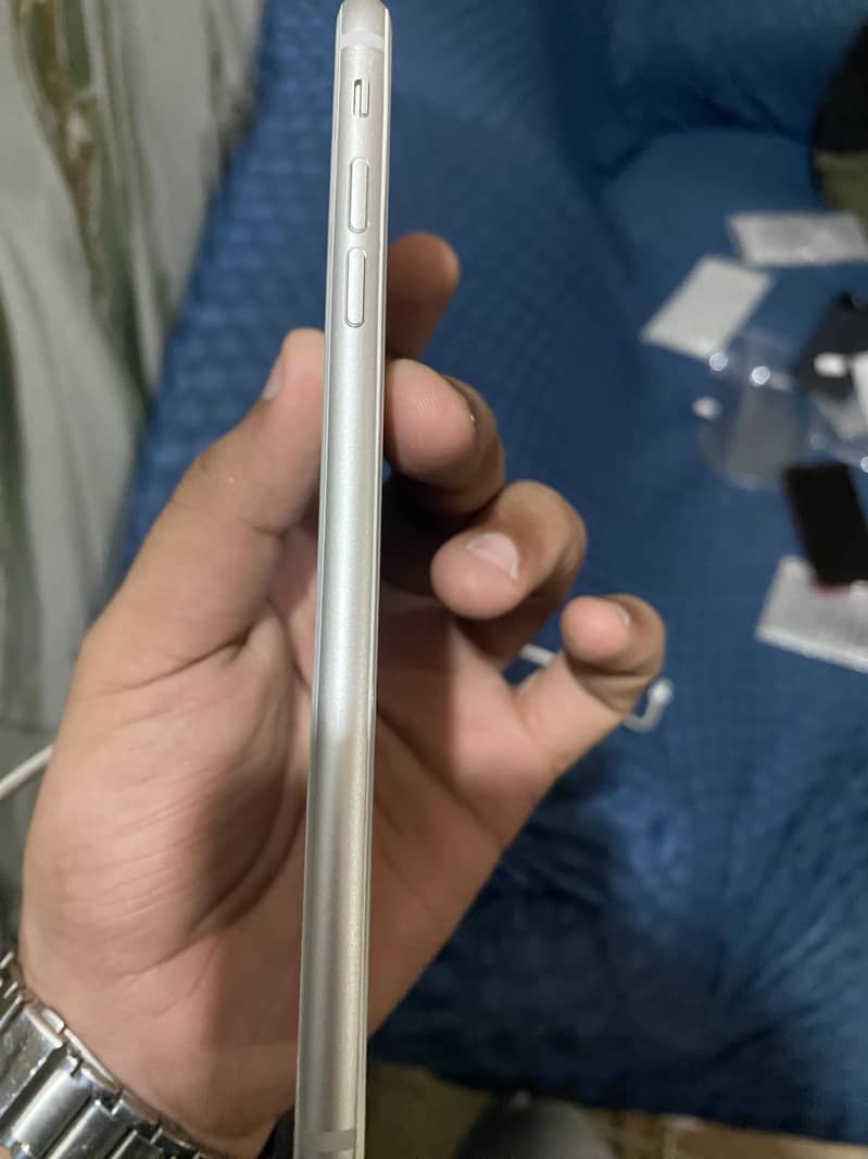 Apple iPhone 8 Plus 3