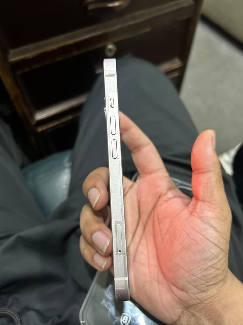 Apple iPhone 13 2