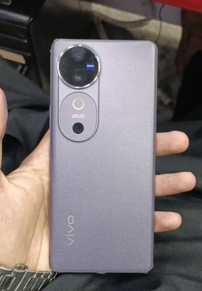 Vivo V40