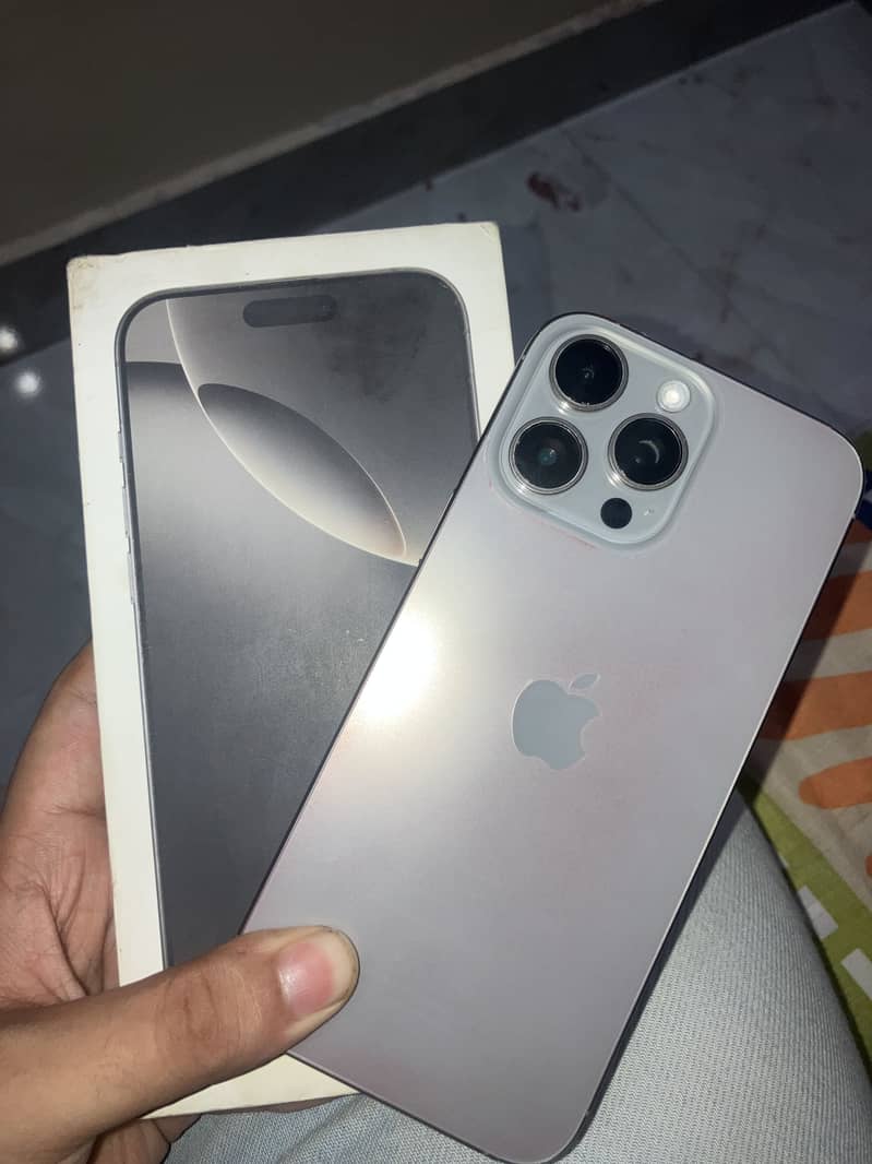 Apple iPhone 16 Pro Max 1