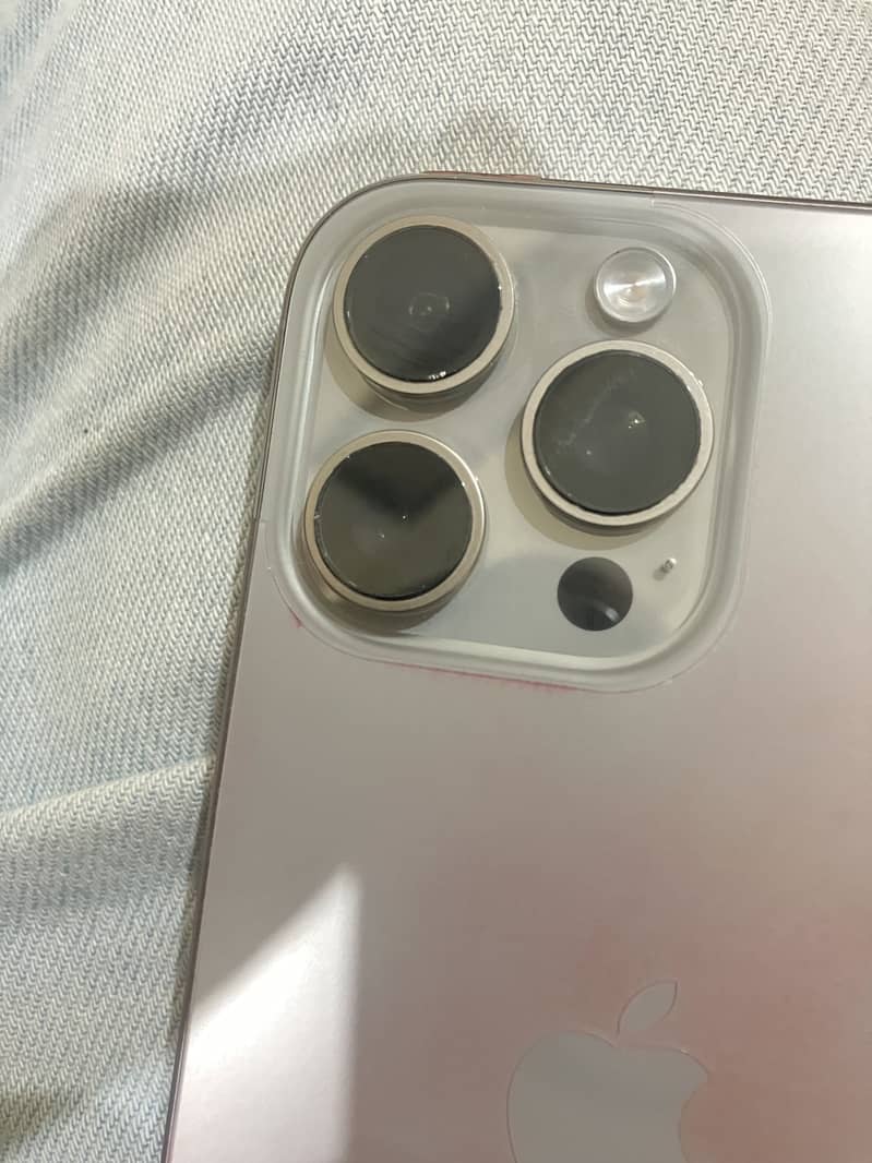 Apple iPhone 16 Pro Max 2
