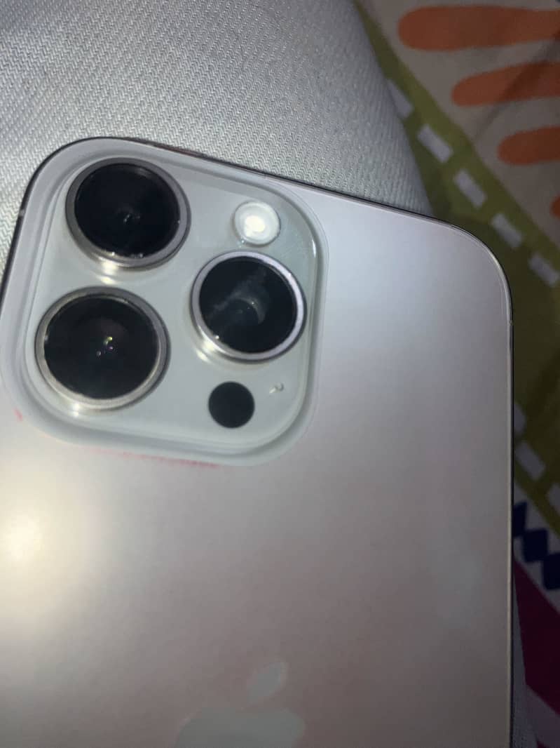 Apple iPhone 16 Pro Max 3