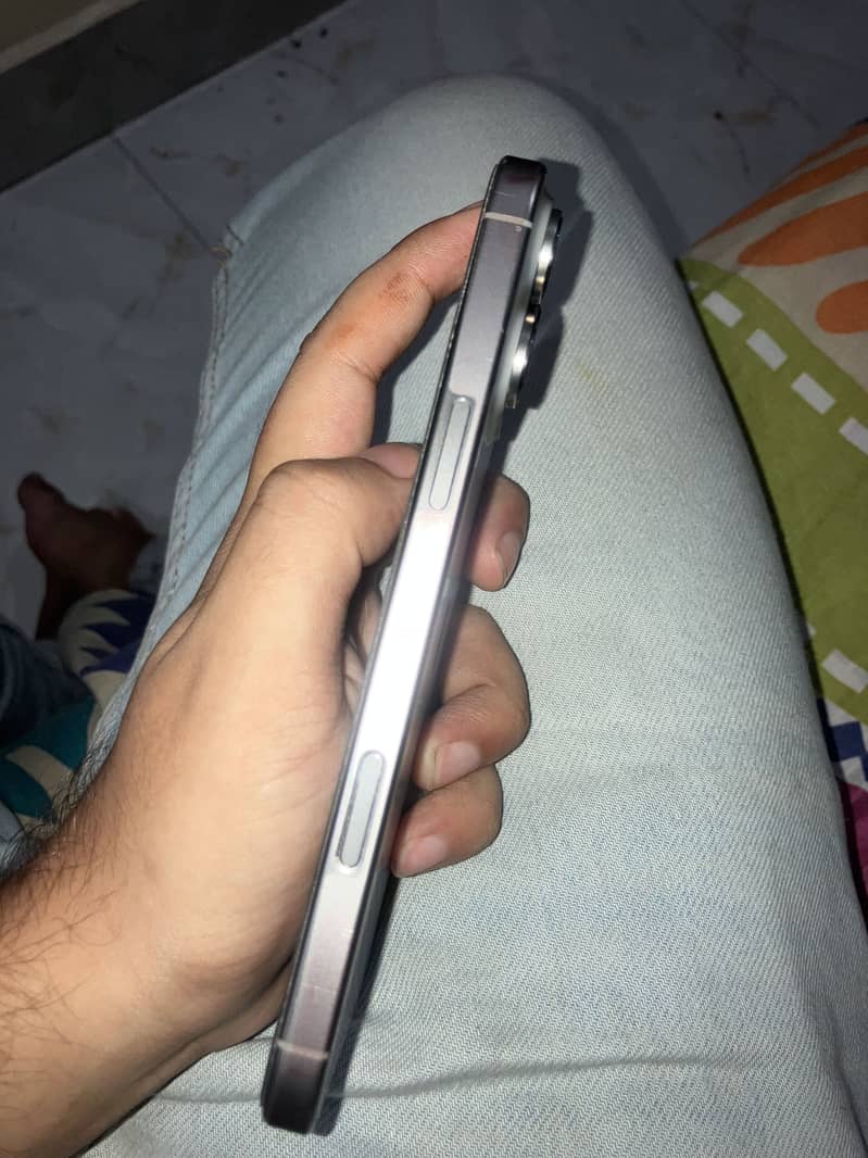 Apple iPhone 16 Pro Max 8