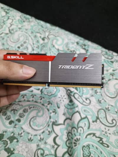 8GB 4000 MHz DDR4 RAM Stick
