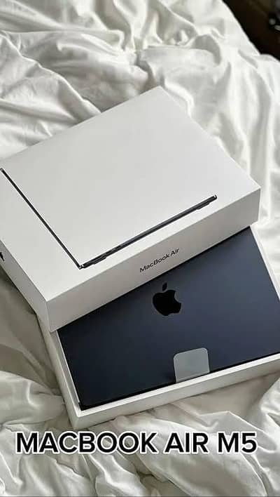 MacBook Air M5 Complete Box MDM Unlocked