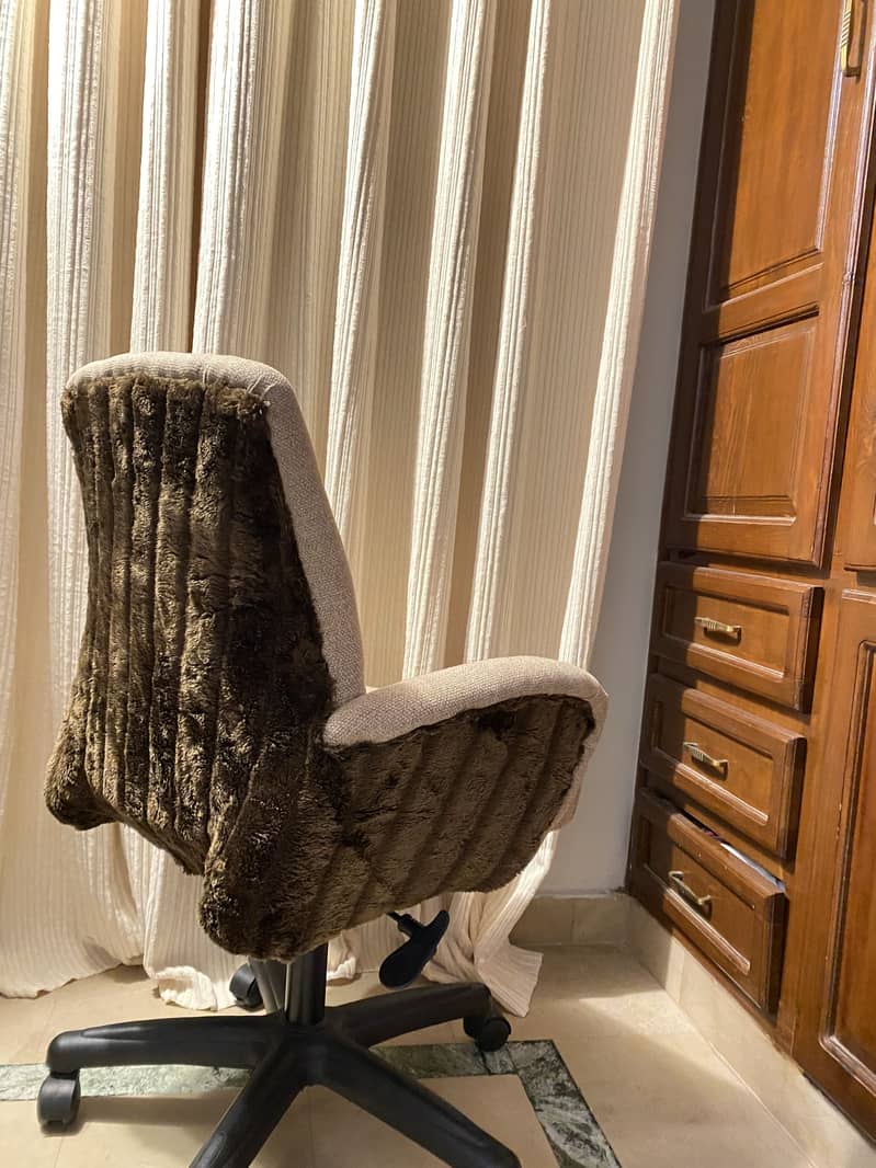 Study chair 1