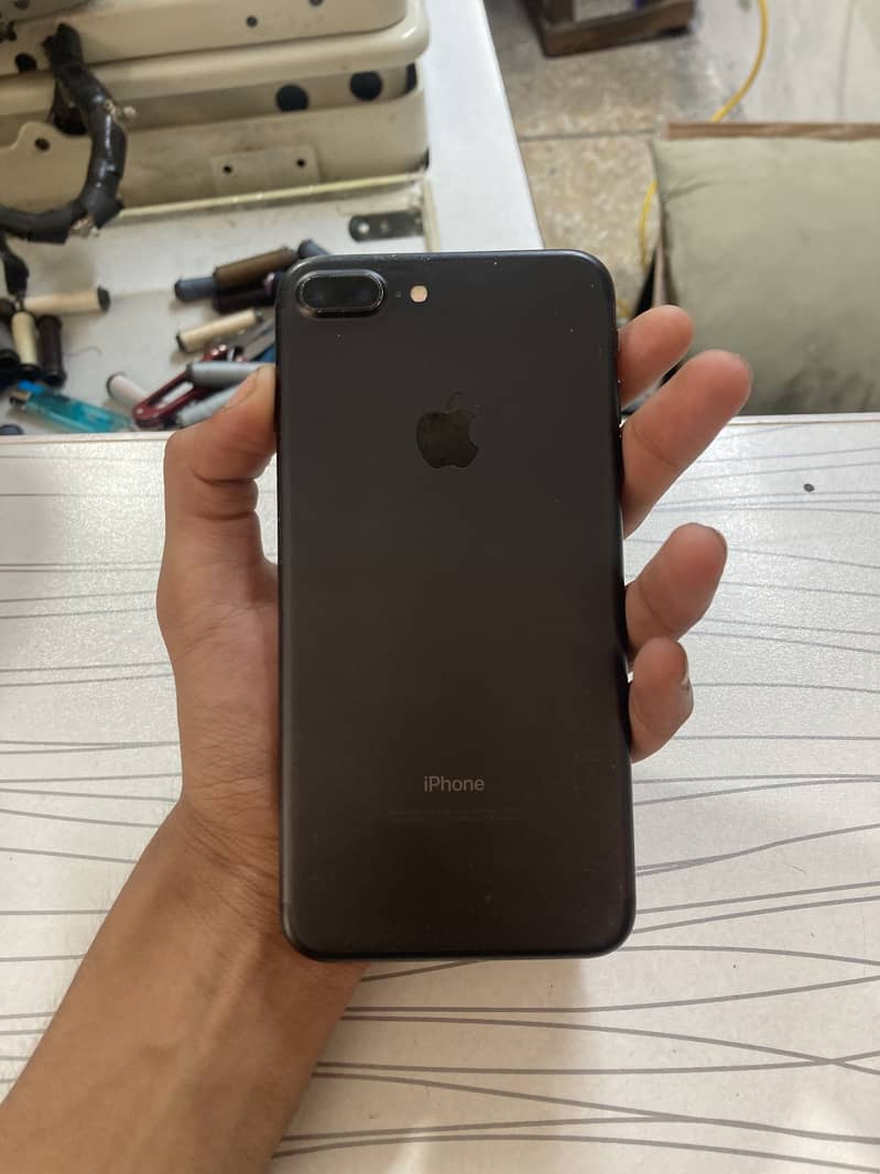 Apple iPhone 7 Plus 1