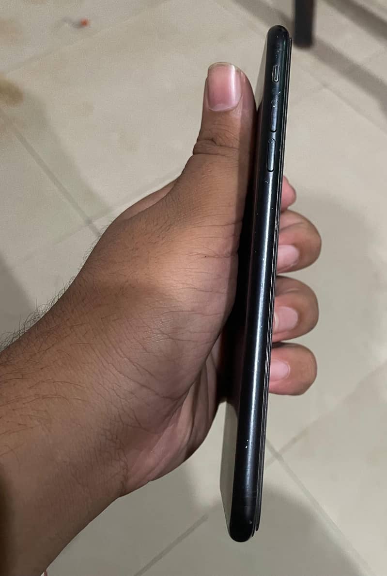 Apple iPhone 7 Plus 2