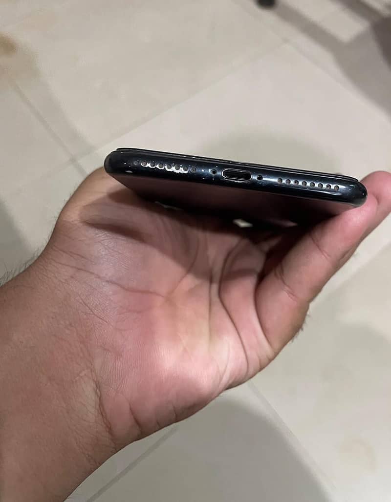Apple iPhone 7 Plus 3