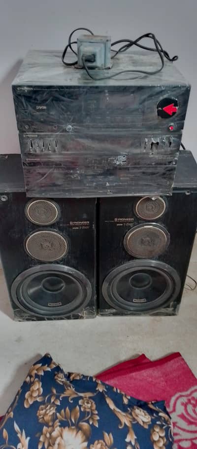 amplifier and speaker