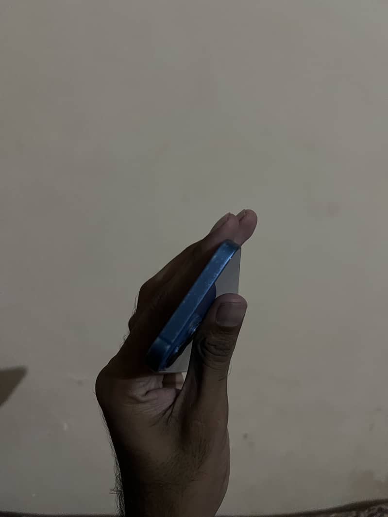 Apple iPhone 13 2