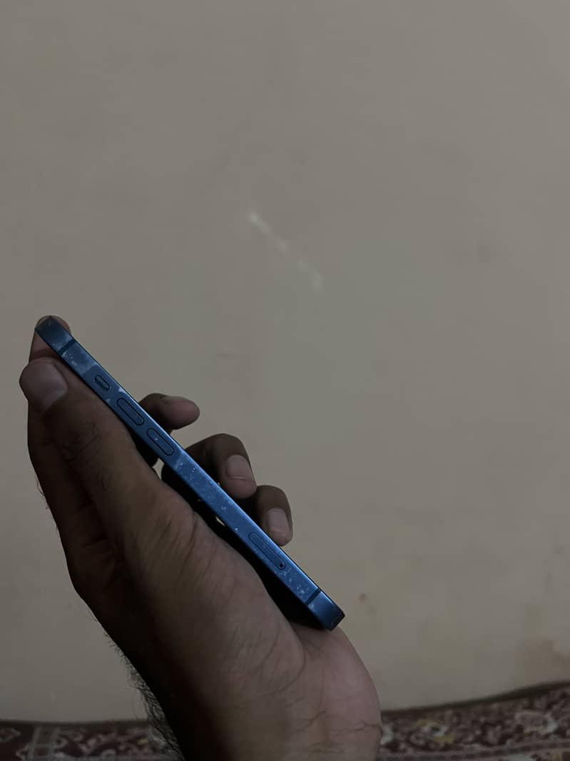 Apple iPhone 13 4