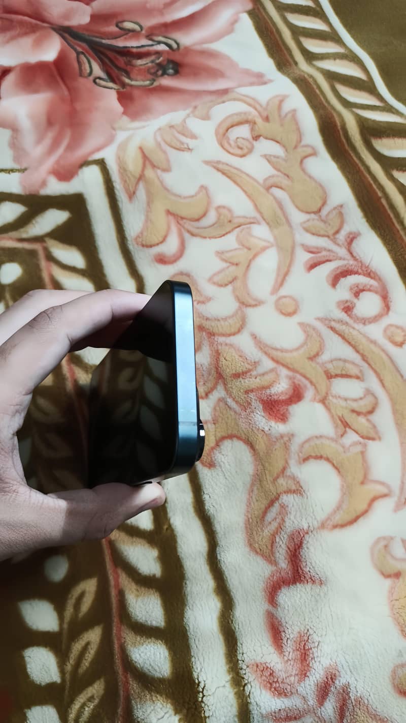 Apple iPhone 14 3