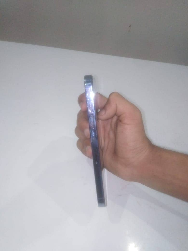 Apple iPhone 13 Pro 4