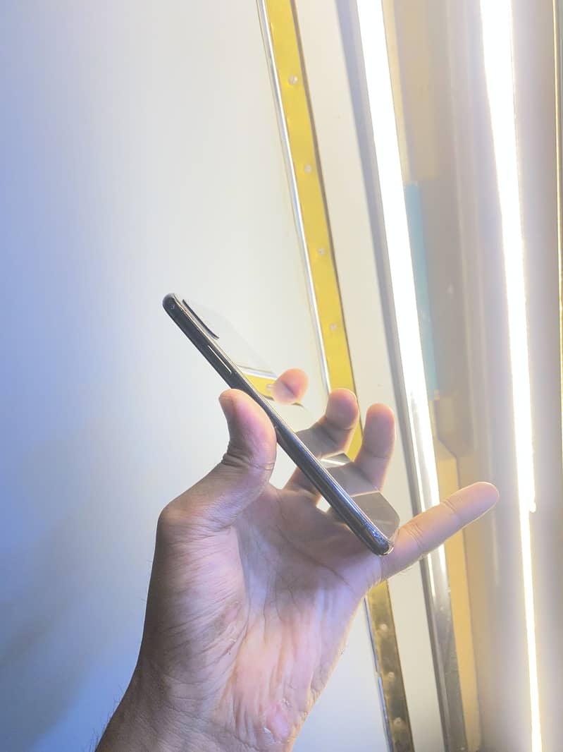Apple iPhone X 5