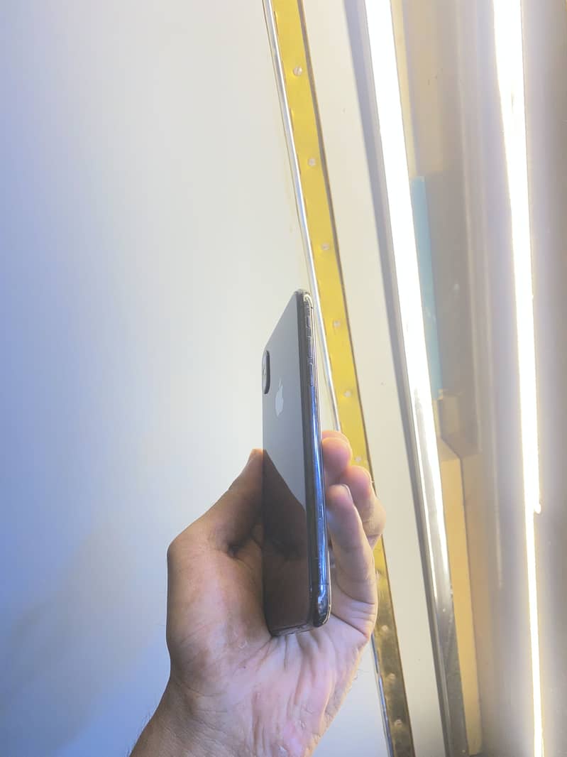 Apple iPhone X 6