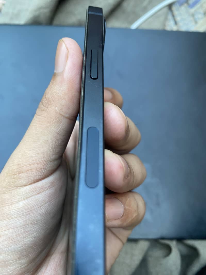 Apple iPhone 13 1