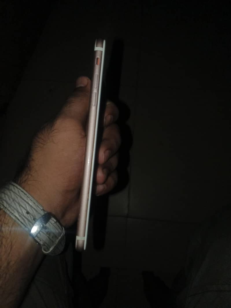 Apple iPhone 7 Plus 2