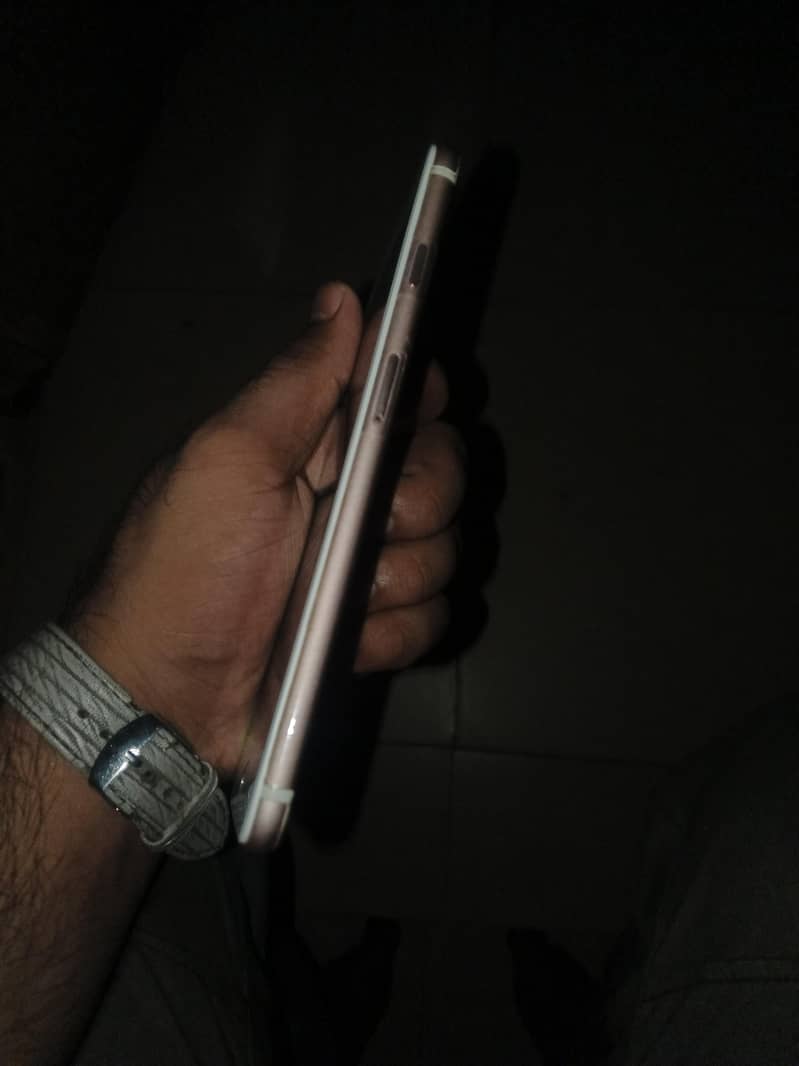 Apple iPhone 7 Plus 3