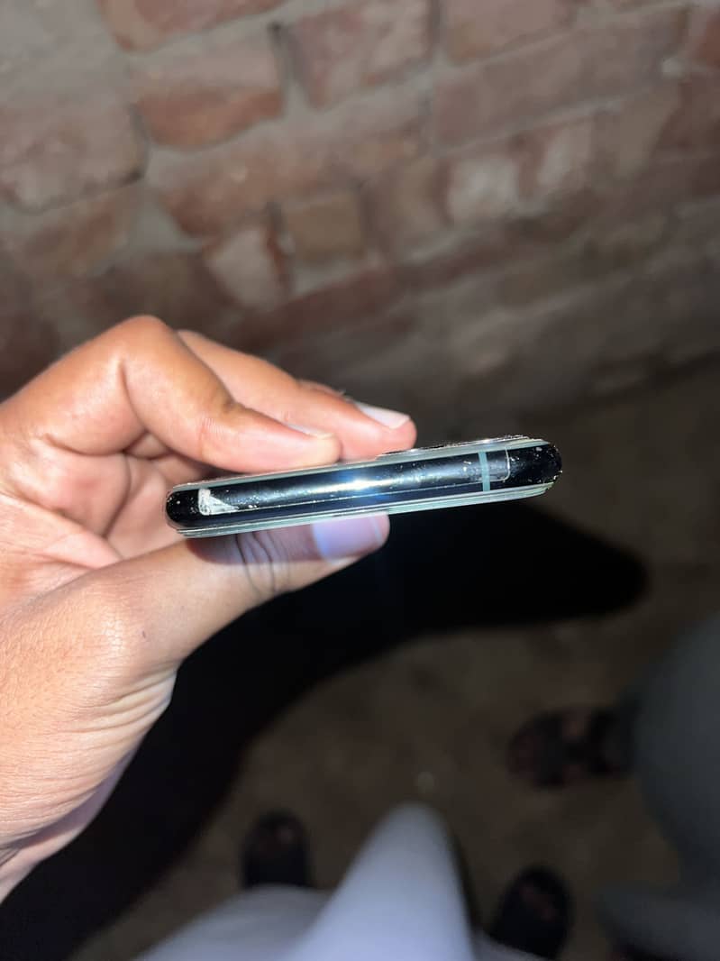 Apple iPhone 11 Pro 3