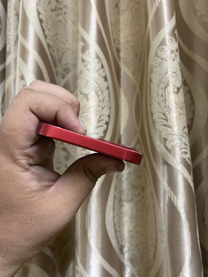 Apple iPhone 13 4