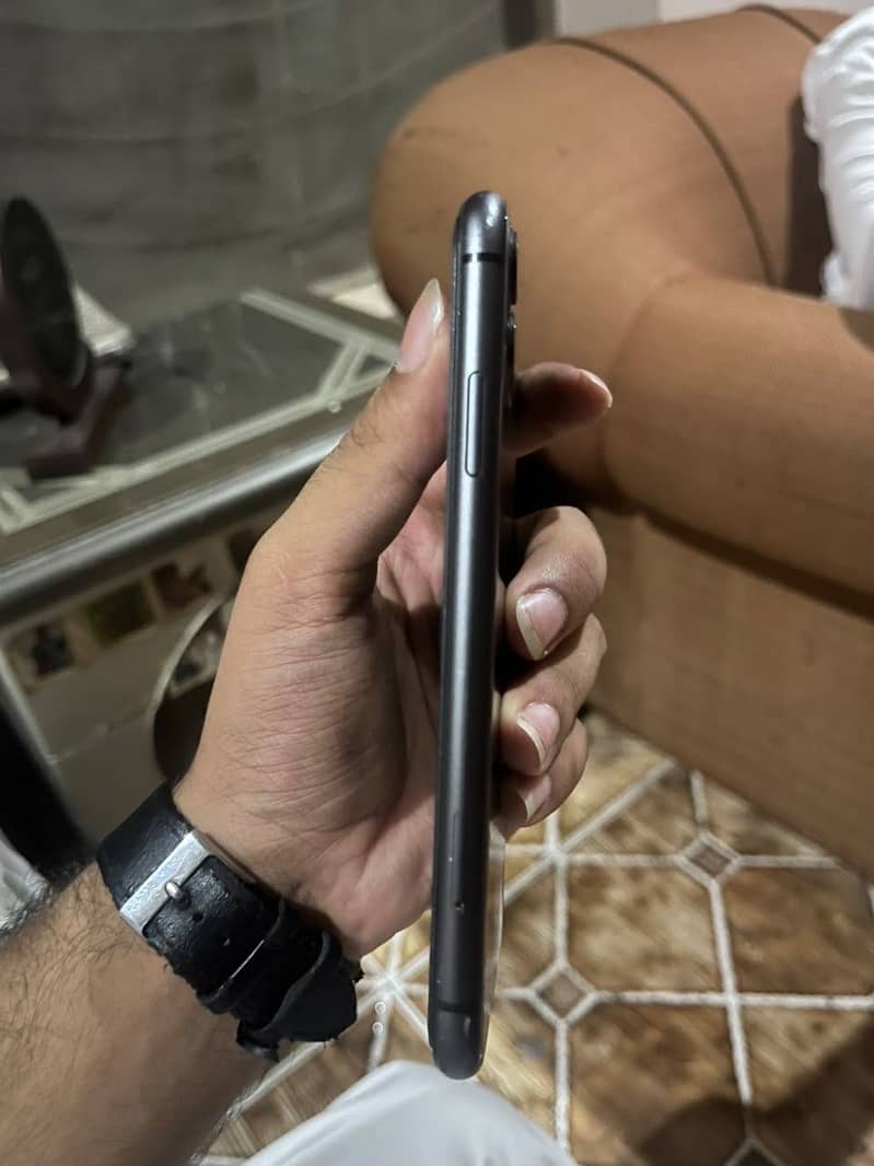 Apple iPhone 11 3