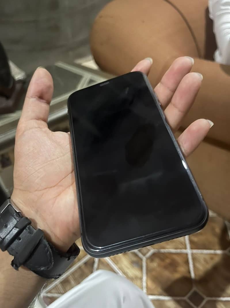 Apple iPhone 11 4