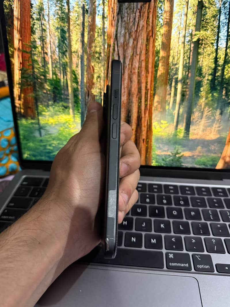 Apple iPhone 15 2