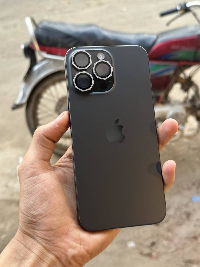 Apple iPhone 15 Pro Max 2