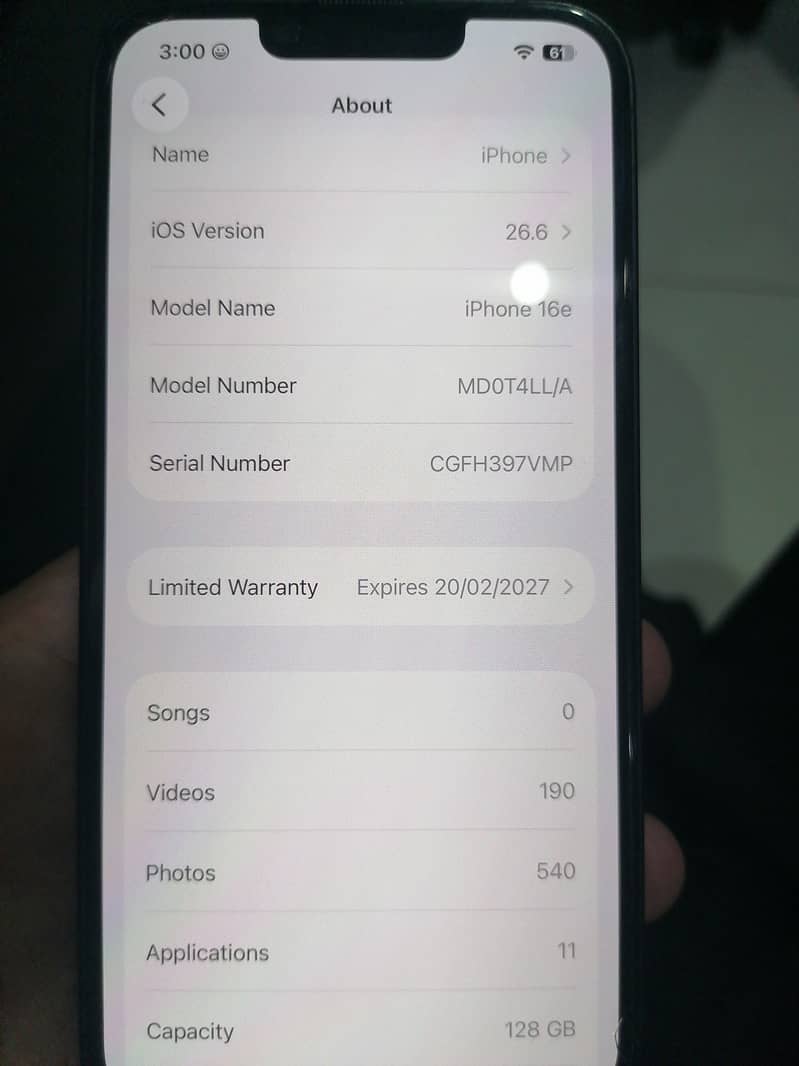 Apple iPhone 16e 0