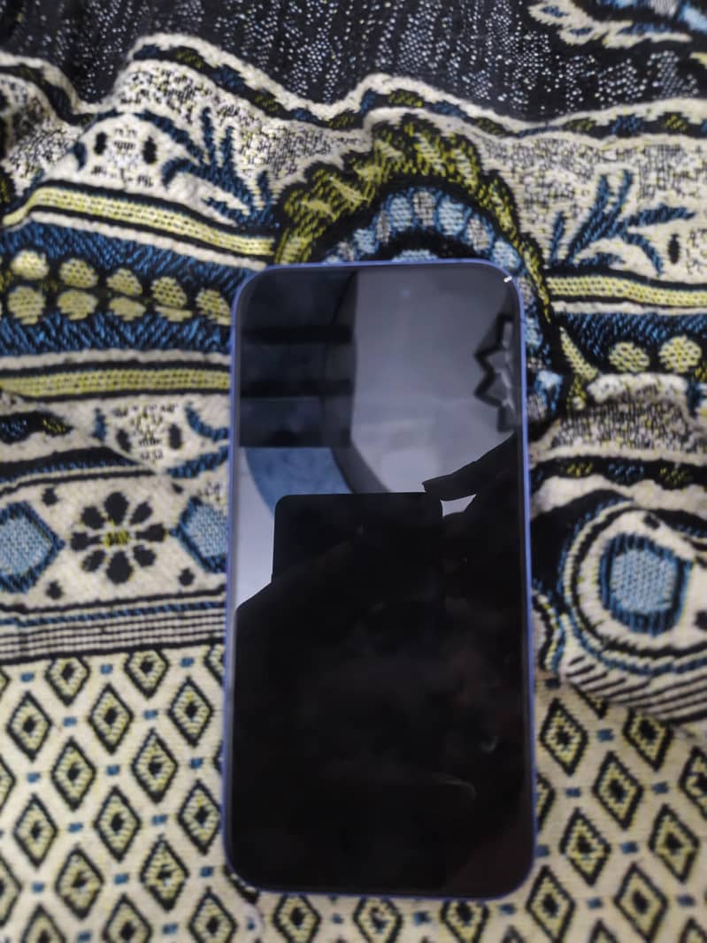 Apple iPhone 16 6