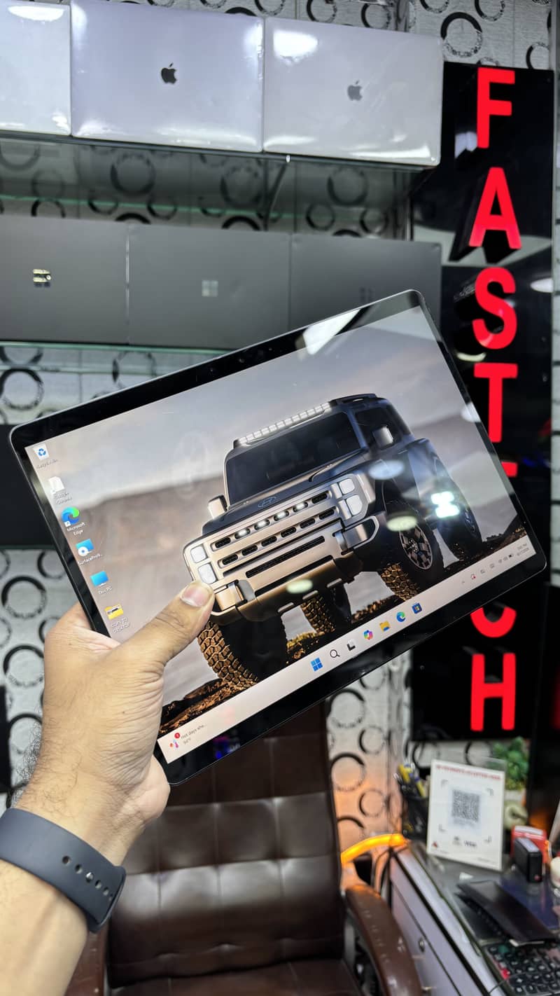 Microsoft surface pro 9 core i7-12th Generation 1