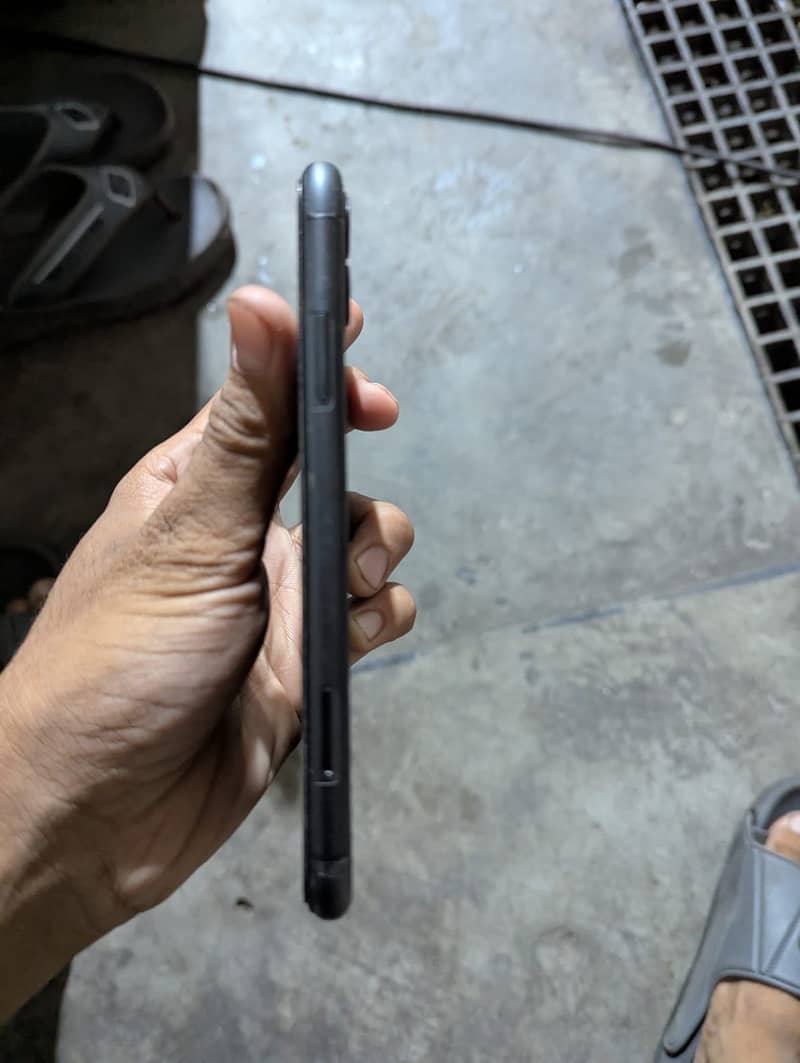 Apple iPhone 11 3